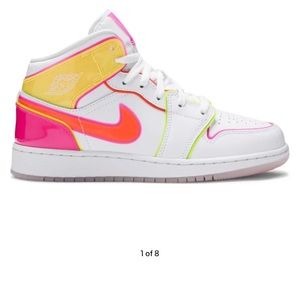 Air Jordan 1 Mid SE GS 'Edge Glow'
Size 7Y